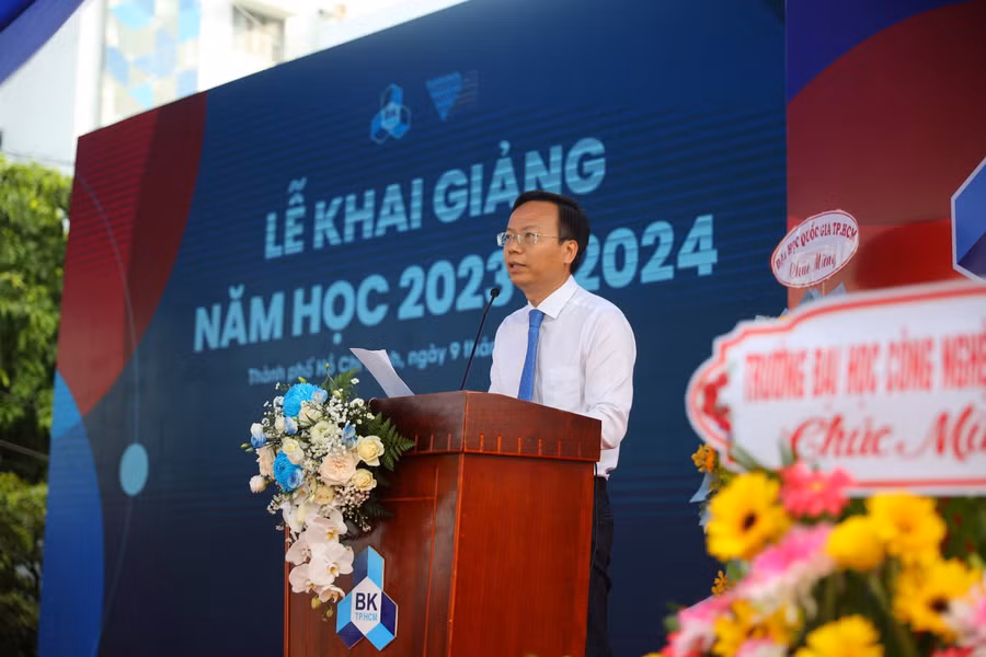 Hiệu trưởng Mai Thanh Phong phát biểu tại lễ khai giảng. Ảnh: NTCC