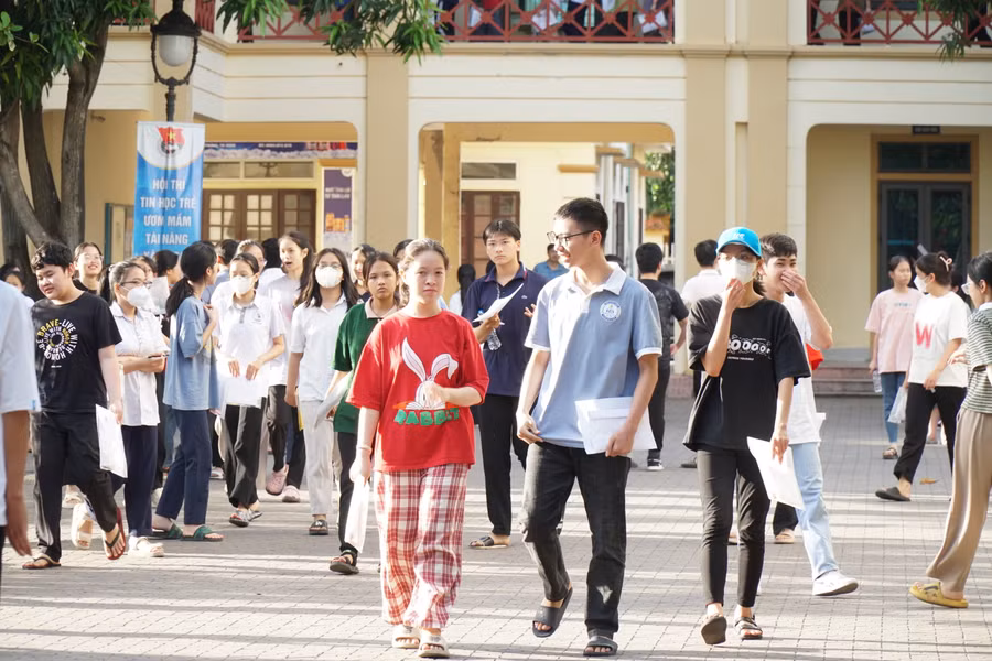 Mỗi năm Trường THPT chuyên Phan Bội Châu thu hút hàng nghìn thí sinh đăng ký dự thi vào lớp 10. Ảnh: Hồ Lài Mỗi năm Trường THPT chuyên Phan Bội Châu thu hút hàng nghìn thí sinh đăng ký dự thi vào lớp 10. Ảnh: Hồ Lài