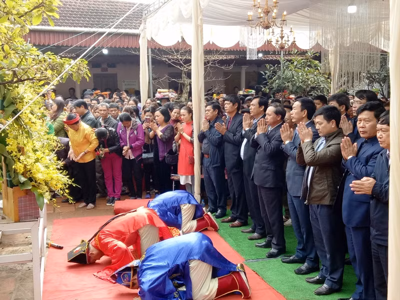 Lãnh đạo tỉnh Thanh Hóa và lãnh đạo các huyện Triệu Sơn, Nông Cống, Như Thanh về dự lễ.