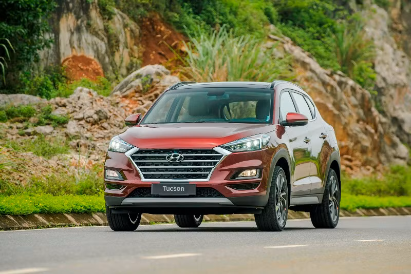 Hyundai Tucson và Santa Fe lần lượt có 1.420 và 1.278 xe bán ra trong tháng 10/2021.