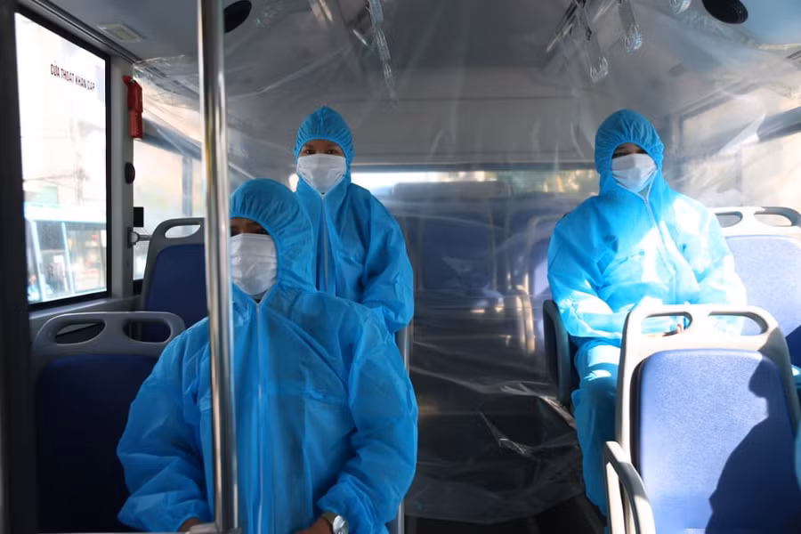 Hà Nội đón gần 300 công nhân từ tâm dịch Bắc Giang về quê ảnh 3