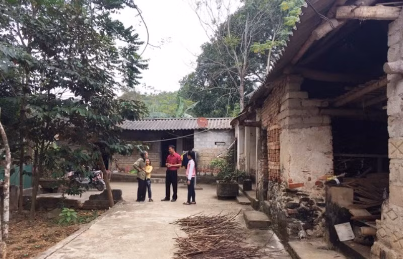 Căn nhà của cụ bà Phạm Thị Quy và hai cháu gái đáng thương đang sinh sống hàng ngày tại thôn Eo Lê, xã Vĩnh Quang, huyện Vĩnh Lộc, (Thanh Hóa).