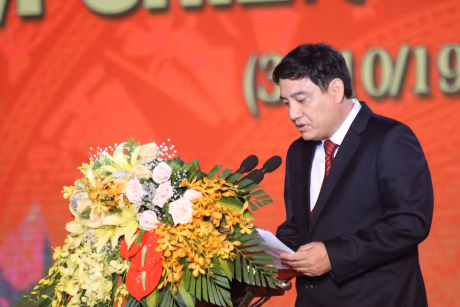 Bí thư tỉnh ủy Nghệ An Nguyễn Đắc Vinh phát biểu tại buổi lễ Bí thư tỉnh ủy Nghệ An Nguyễn Đắc Vinh phát biểu tại buổi lễ