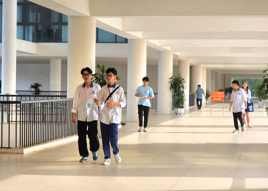 Thí sinh tại điểm thi Trường THPT Chuyên Vĩnh Phúc.