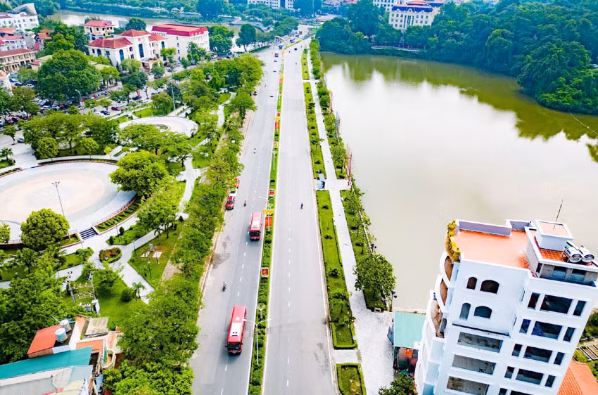Một góc thành phố Vĩnh Yên. Một góc thành phố Vĩnh Yên.