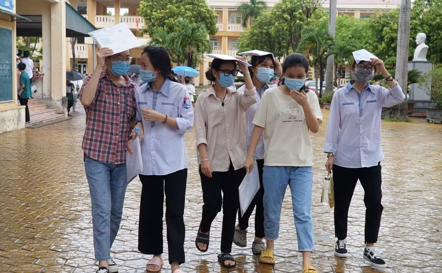 Thí sinh hoàn thành bài thi môn Ngữ văn với tâm lý thoải mái