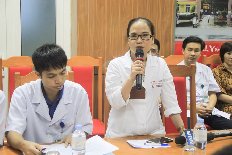 Bác sĩ Nguyễn Thị Thùy Linh trực tiếp điều trị theo dõi bệnh nhân vào ngày 30/7 thông tin về tình trạng bệnh nhân