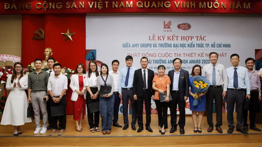 Hai đơn vị chụp ảnh lưu niệm Hai đơn vị chụp ảnh lưu niệm