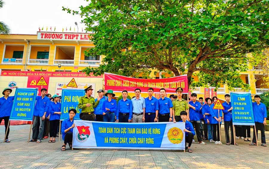 Phong trào tham gia hoạt động phòng cháy chữa cháy rừng của đoàn thanh niên nhà trường. Ảnh: NTCC Phong trào tham gia hoạt động phòng cháy chữa cháy rừng của đoàn thanh niên nhà trường. Ảnh: NTCC