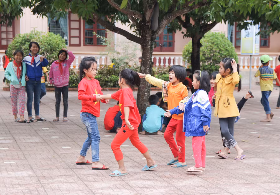 Nhiều trường tại Diễn Châu, Nghệ An đối mặt nguy cơ rớt chuẩn vì không đáp ứng các tiêu chí về quy mô lớp học, sỹ số học sinh tăng