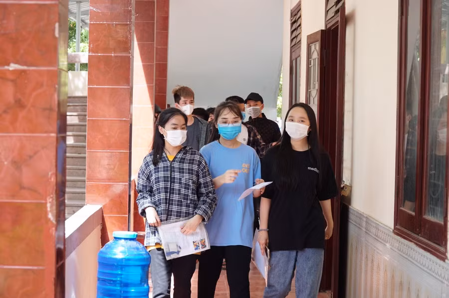 Thí sinh cả nước làm thủ tục thi tốt nghiệp đợt 1 ảnh 68