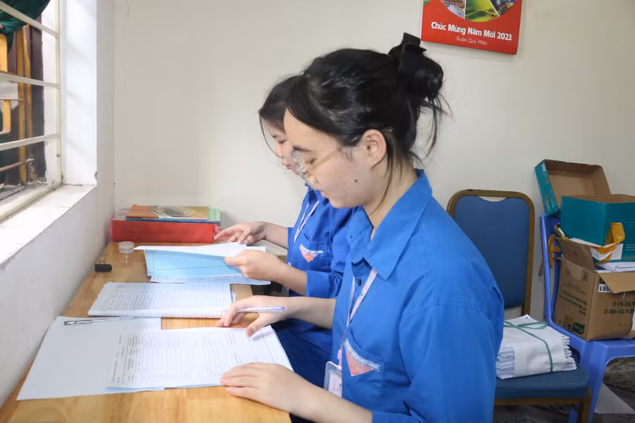 Thí sinh dự kiến đăng ký nhiều nguyện vọng ở các tổ hợp môn xét tuyển để tăng cơ hội trúng tuyển vào ngành nghề, trường ĐH yêu thích. Ảnh: Hồ Lài.