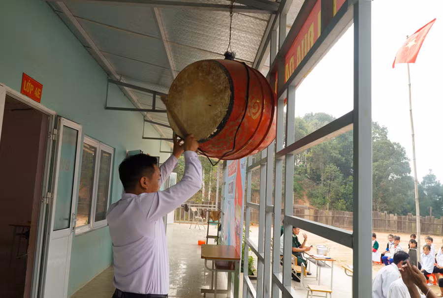 Tiếng trống trường vang lên báo hiệu năm học mới 2020 - 2021 chính thức bắt đầu.