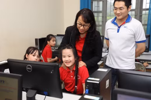 Khắc phục khó khăn do thiếu nguồn nhân lực phòng GD&ĐT huyện Định Hóa đã thực hiện nhiều giải pháp để bổ sung, tăng cường giáo viên Tin học cho các trường tiểu học trên địa bàn. Khắc phục khó khăn do thiếu nguồn nhân lực phòng GD&ĐT huyện Định Hóa đã thực hiện nhiều giải pháp để bổ sung, tăng cường giáo viên Tin học cho các trường tiểu học trên địa bàn.