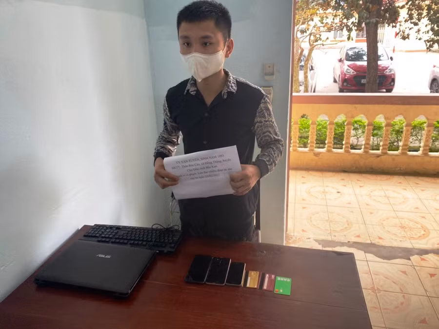 Vy Văn Tuyển tại cơ quan công an. Ảnh: Công an Thanh Hóa cung cấp.