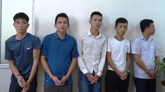 5 nghi phạm trọng vụ gây rối trật tự công cộng ở khu du lịch Hải Tiến bị công an bắt giữ. Ảnh: Công an Thanh Hóa cung cấp.