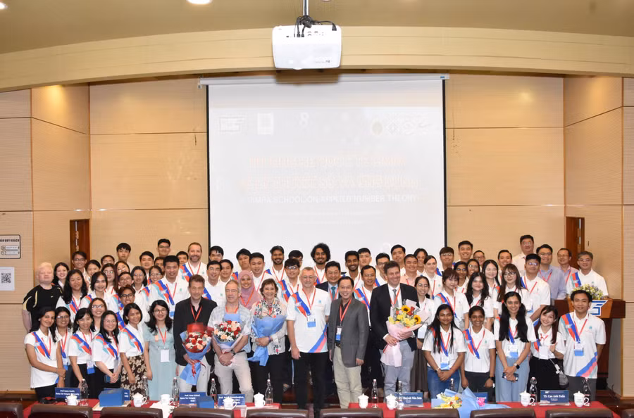 Các giáo sư và sinh viên tham gia Trường hè CIMPA 2024. (Ảnh: NTCC) Các giáo sư và sinh viên tham gia Trường hè CIMPA 2024. (Ảnh: NTCC)