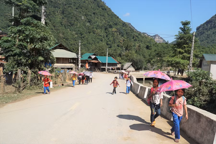 Học sinh Nghệ An sẽ trở lại trường sau kỳ nghỉ Tết Nguyên đán từ ngày 27/1 (tức mùng 6 tháng Giêng năm Quý Mão). Ảnh: Hồ Lài. Học sinh Nghệ An sẽ trở lại trường sau kỳ nghỉ Tết Nguyên đán từ ngày 27/1 (tức mùng 6 tháng Giêng năm Quý Mão). Ảnh: Hồ Lài.