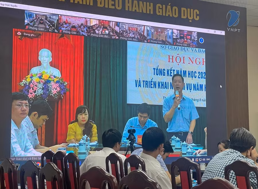 Ông Tạ Hồng Lựu - Phó Giám đốc Sở GD&amp;ĐT Thanh Hóa phát biểu tại hội nghị.