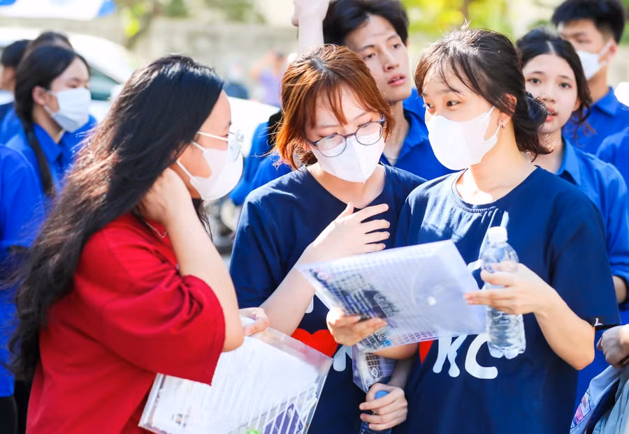 Thí sinh Nghệ An dự thi Tốt nghiệp THPT năm 2023. Ảnh: Hồ Lài.