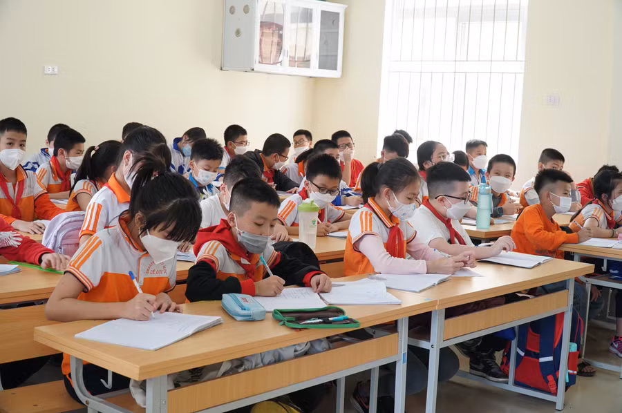 Lãnh đạo ngành giáo dục Nghệ An khẳng định, nếu phụ huynh 2 phường Lê Mao, Hưng Phúc không có nhu cầu cho con em học trường tiên tiến, có thể chuyển phổ cập đến bất cứ trường công lập nào trên địa bàn TP Vinh.