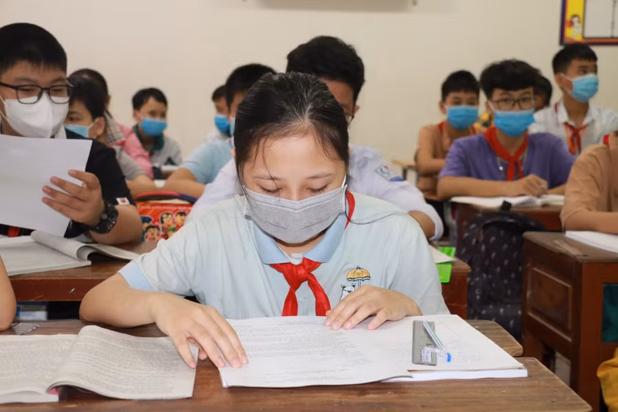 Sau thời gian nghỉ hè, được đến trường bình thường là niềm vui đối với cả học sinh và giáo viên, và không quên thực hiện 5K phòng dịch.