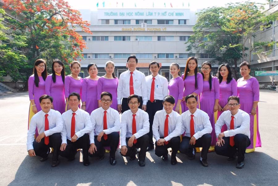 Tập thể cán bộ Phòng đào tạo Trường ĐH Nông lâm TPHCM. Ảnh tư liệu nhà trường cung cấp.