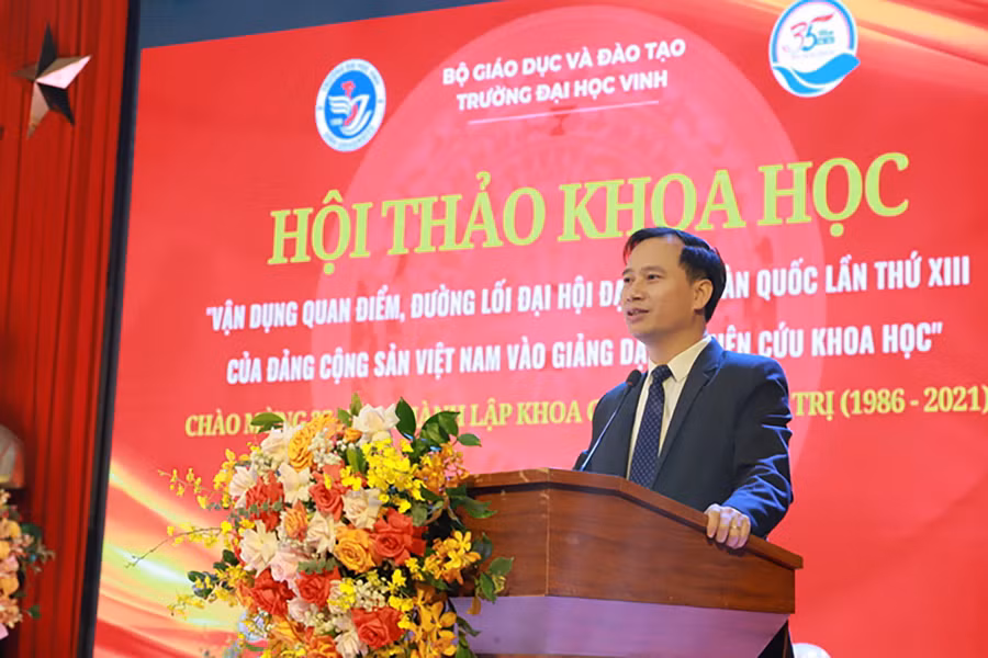 GS.TS. Nguyễn Huy Bằng - Hiệu trưởng Trường Đại học Vinh phát biểu khai mạc.