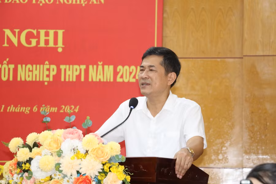 Ông Thái Văn Thành - Giám đốc Sở GD&amp;ĐT Nghệ An - Phó Trưởng ban chỉ đạo thi cấp tỉnh phát biểu tại hội nghị. Ảnh: Hồ Lài