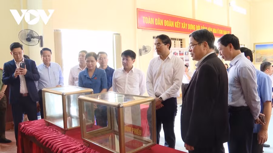 PCT Quốc hội Nguyễn Đức Hải kiểm tra công tác chuẩn bị bầu cử tại phường Bắc Cường, thành phố Lào Cai