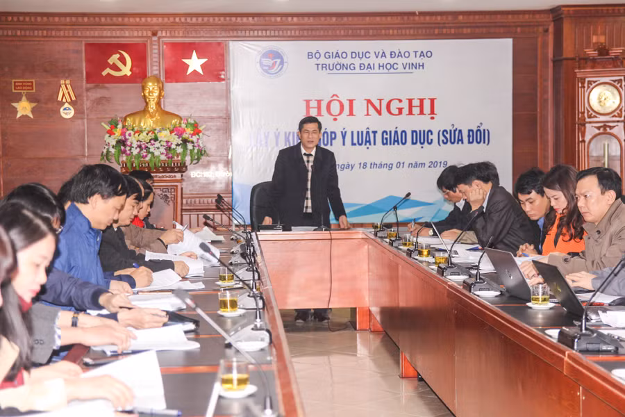 GS.TS. Thái Văn Thành - Phó Hiệu trưởng ĐH Vinh chủ trì Hội nghị lấy ý kiến góp ý Luật giáo dục (sửa đổi) 