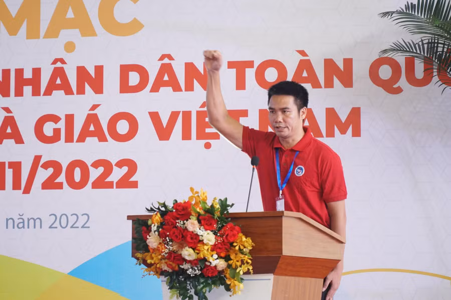 Đại diện vận động viên tuyên thệ sẽ thi đấu, cống hiến hết mình với tinh thần thể thao cao thượng.