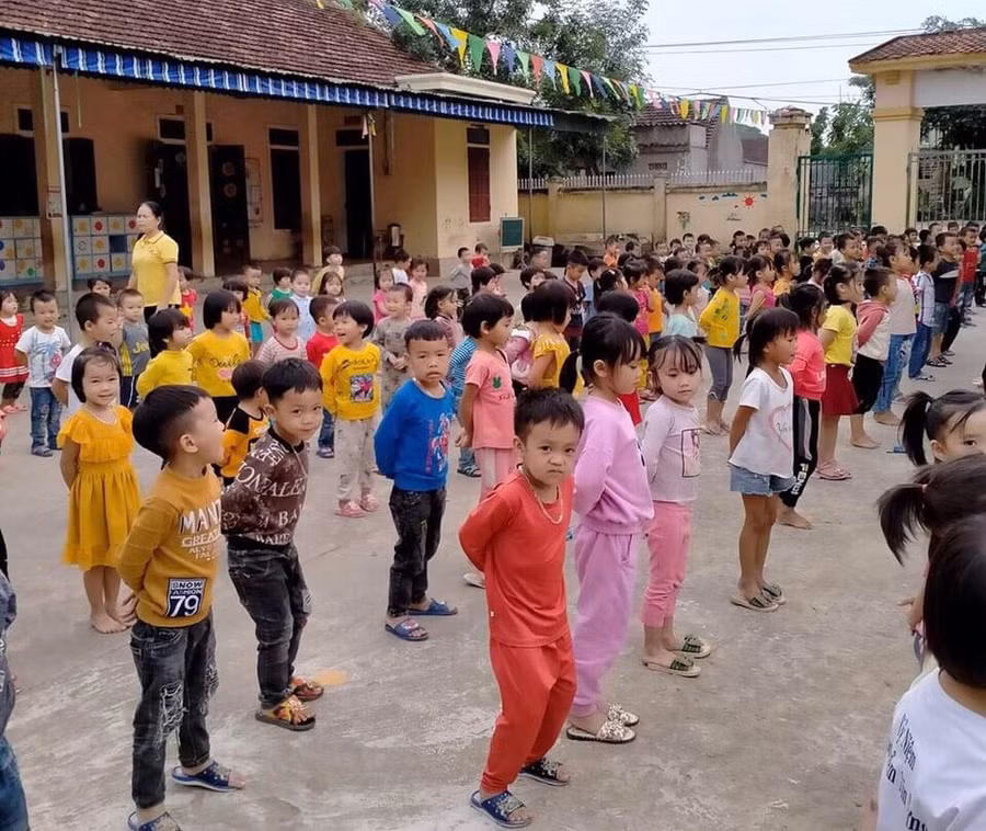 Trường học tại xã Long Thành - nơi ngập nặng nhất huyện Yên Thành (Nghệ An) đã tổ chức mọi hoạt động giáo dục trở lại bình thường.