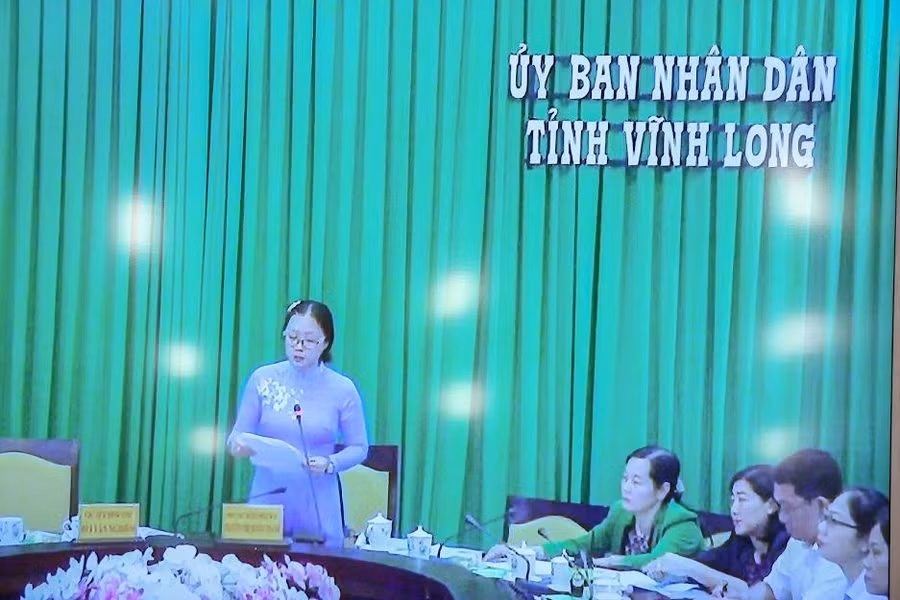 Bà Nguyễn Thị Quyên Thanh phát biểu tại điểm cầu Vĩnh Long