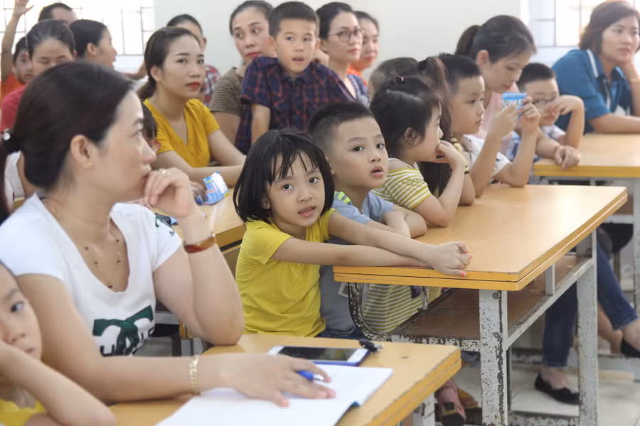 Buổi đầu tiên vào làm quen lớp học