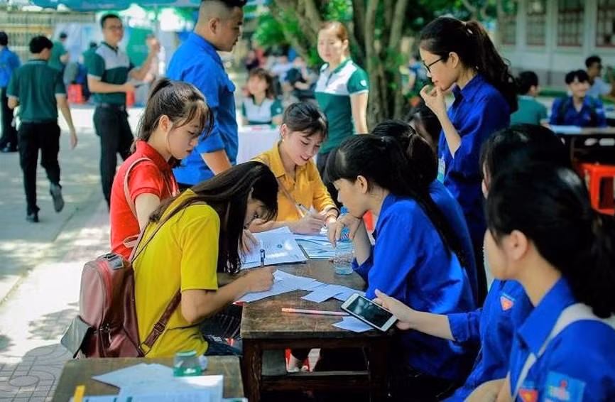 Tân sinh viên nhập học tại Trường ĐH Vinh (Nghệ An). Ảnh: NTCC.