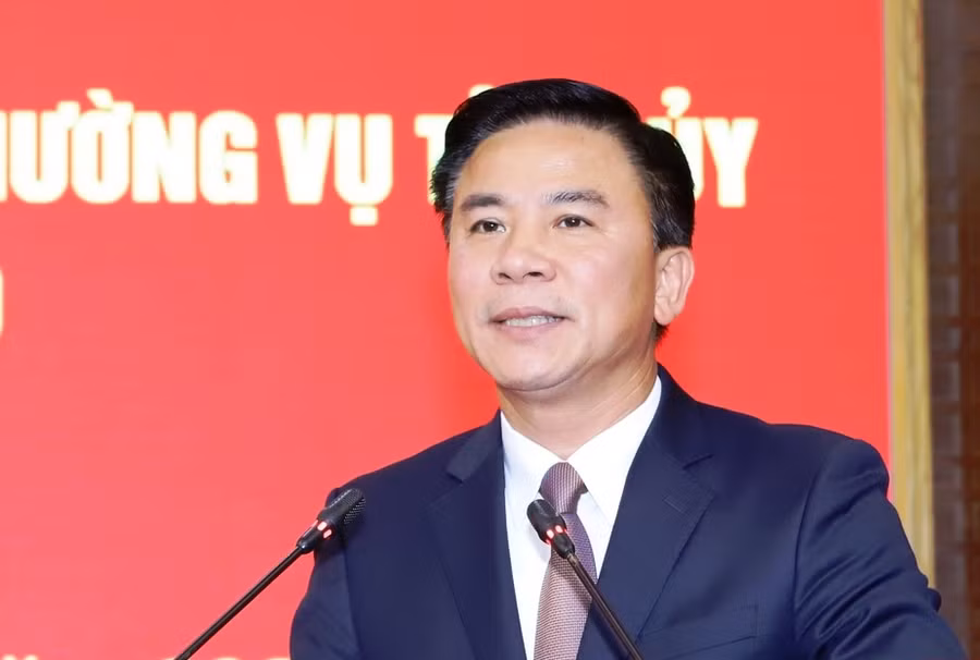 Bí thư Tỉnh ủy Thanh Hóa Đỗ Trọng Hưng phát biểu, giao nhiệm vụ cho các cán bộ nhận nhiệm vụ mới. Ảnh: Minh Hiếu.