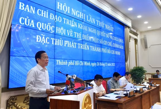 Chủ tịch UBND TPHCM Phan Văn Mãi báo cáo kết quả thực hiện Nghị quyết 98/2023/QH15. Ảnh: HCM CityWeb Chủ tịch UBND TPHCM Phan Văn Mãi báo cáo kết quả thực hiện Nghị quyết 98/2023/QH15. Ảnh: HCM CityWeb