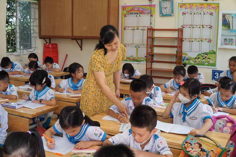Chương trình GDPT 2018 thúc đẩy giáo viên đổi mới sáng tạo trong phương pháp dạy học và kiểm tra đánh giá học sinh. Ảnh: Hồ Lài. Chương trình GDPT 2018 thúc đẩy giáo viên đổi mới sáng tạo trong phương pháp dạy học và kiểm tra đánh giá học sinh. Ảnh: Hồ Lài.