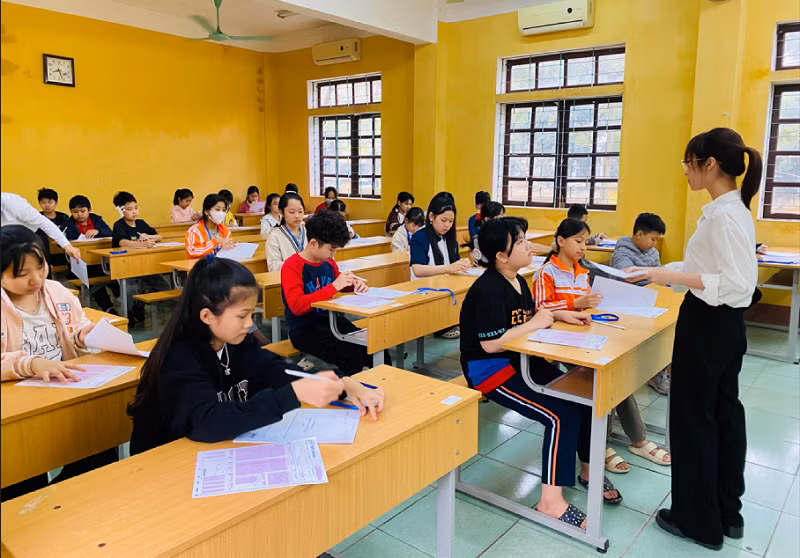 Học sinh làm bài thi TOEFL Primary Học sinh làm bài thi TOEFL Primary