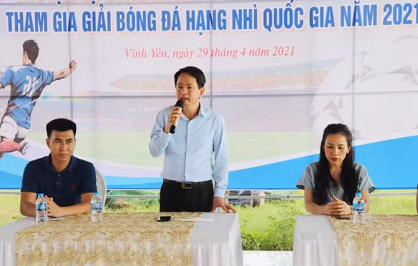 Ông Lê Anh Tân - Phó Chủ tịch UBND TP. Vĩnh Yên phát biểu tại lễ xuất quân