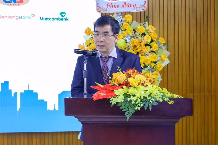 TS Lê Trường Sơn, Hiệu trưởng Trường Đại học Luật TPHCM phát biểu tại buổi lễ. Ảnh: HCMULAW