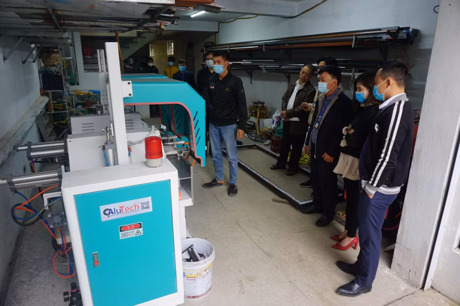 Nghiệm thu Đề án “Hỗ trợ kinh phí đầu tư máy móc thiết bị tiên tiến trong sản xuất cửa nhôm” của Cơ sở sản xuất Nguyễn Hùng Cường.