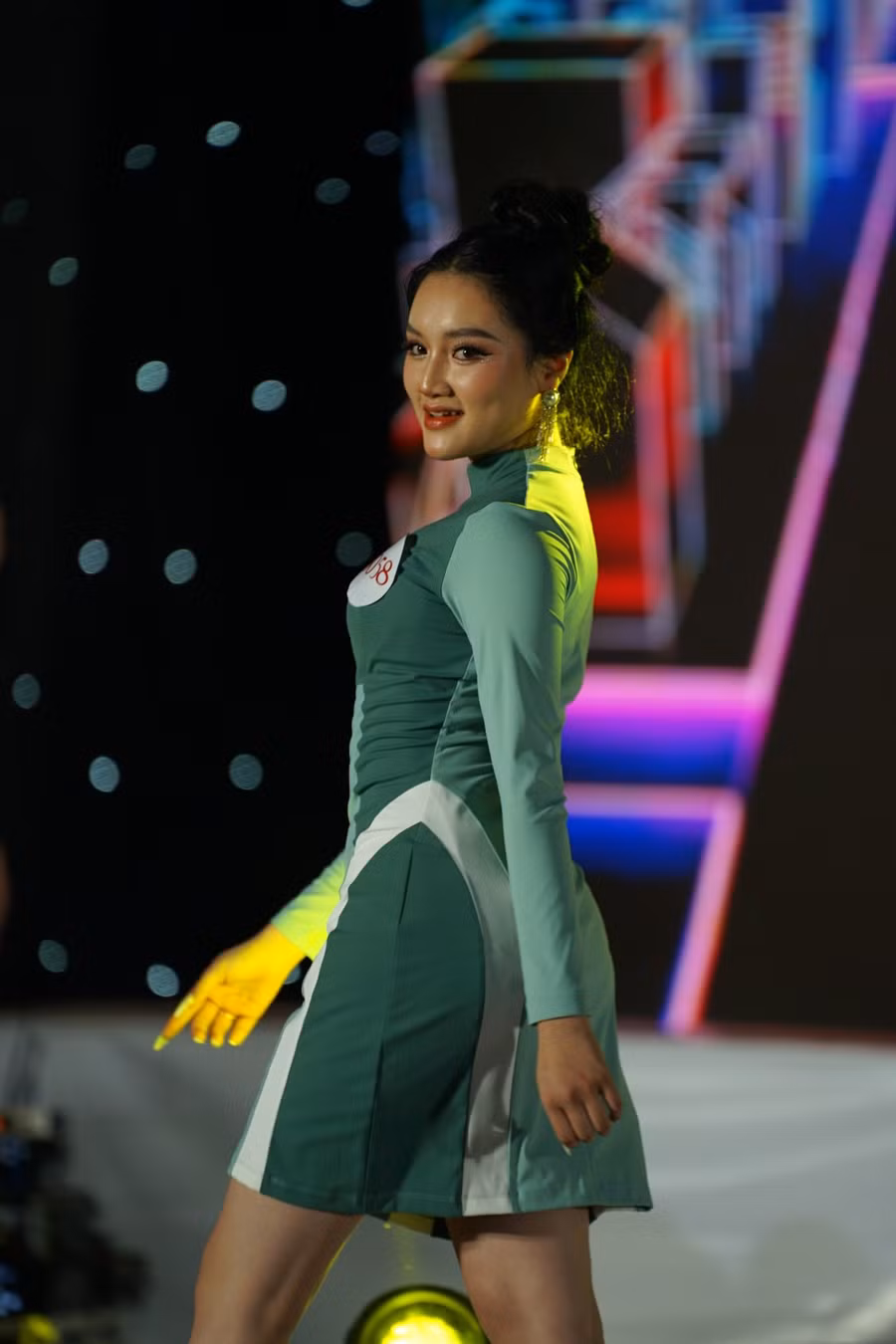 Phần thi năng khiếu của cuộc thi Hoa khôi Sinh viên Việt Nam. Ảnh: Quốc Hoàng Phần thi năng khiếu của cuộc thi Hoa khôi Sinh viên Việt Nam. Ảnh: Quốc Hoàng