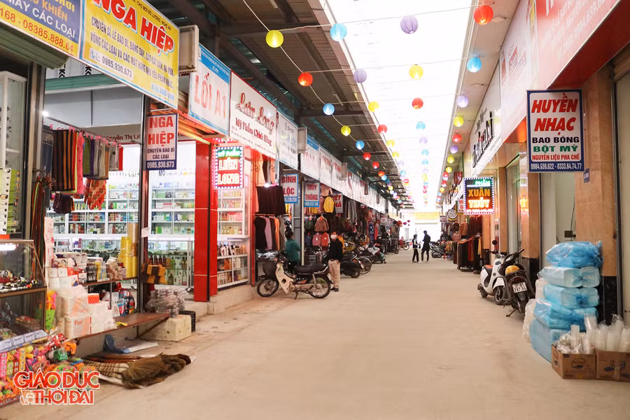 Các ki ốt tại chợ mới có giá dưới 200 triệu đến 252 triệu đồng/ki ốt tùy vị trí và diện tích từ 4,6 m2 đến 5,5m2.