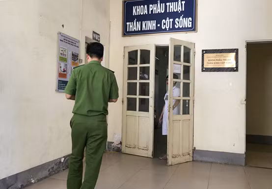 Công an có mặt trực tại Bệnh viện Chấn thương chỉnh hình Nghệ An nơi có 3 phạm nhân bị thương đang được điều trị