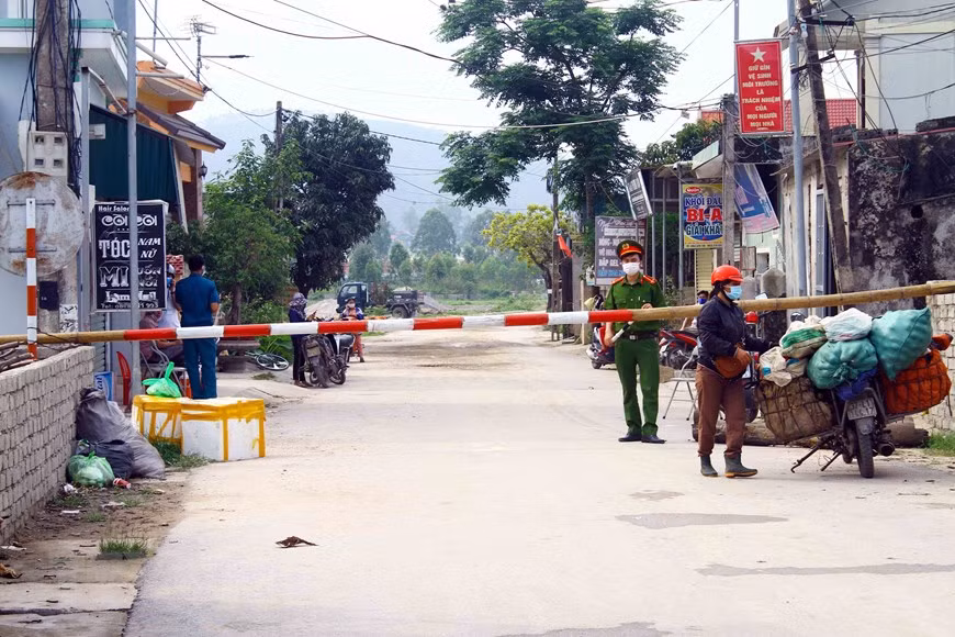 Thị xã Hoàng Mai (Nghệ An) thực hiện giãn cách, phong tỏa 5 thôn của xã Quỳnh Lập