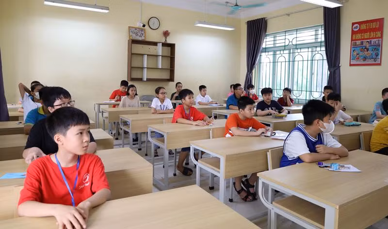 Thí sinh làm bài kiểm tra đánh giá năng lực vào lớp 6 Trường THCS Vĩnh Yên năm học 2023-2024.