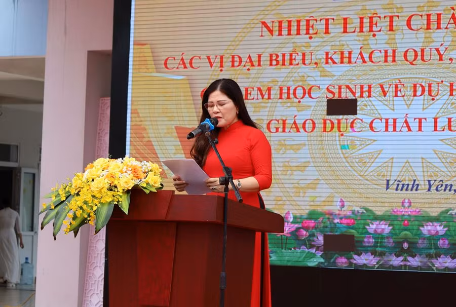 Cô giáo Triệu Thị Thanh Hà – Hiệu trưởng Trường THCS Vĩnh Yên thông tin về kỳ kiểm tra đánh giá năng lực vào nhà trường.
