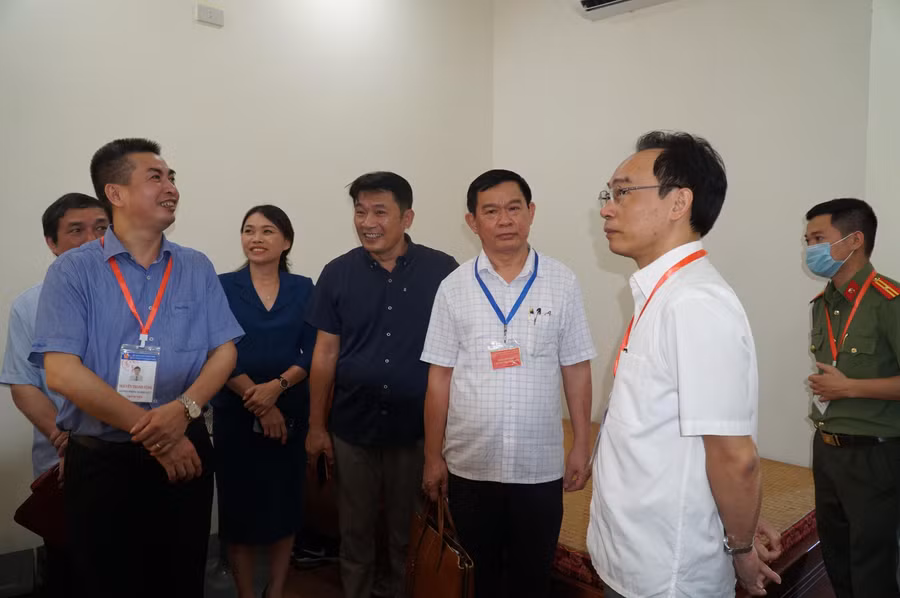 Đoàn công tác của Bộ GD&amp;ĐT đã kiểm tra cơ sở vật chất phòng thi, phòng lưu trữ đề thi và bài thi của thí sinh tại Trường THPT Lê Viết Thuật (TP Vinh, Nghệ An).
